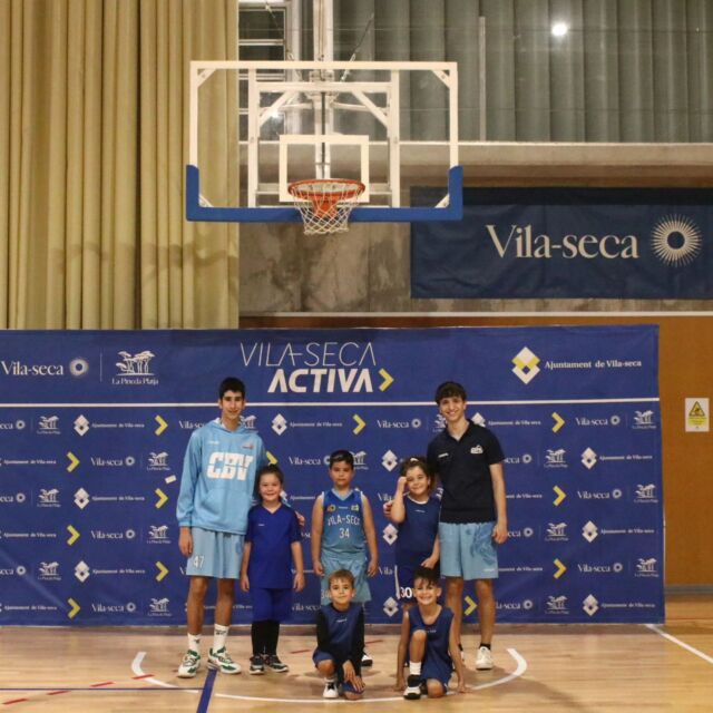 Família! Us deixem les primeres imatges de la presentació dels nostres equips!

Comencem per els més petits de la casa, el prebenjamí mixte, el benjamí mixte i el benjamí masculí!🩵👏🏼